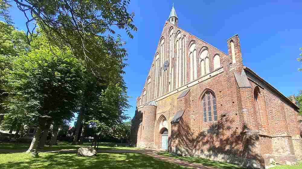Die Pfarrkirche St. Georg zu Wiek auf Rügen.
