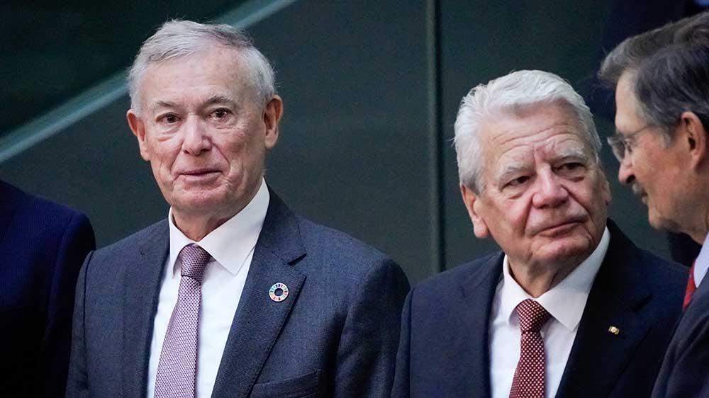 Die ehemaligen Bundespräsidenten Horst Köhler (li.) und Joachim Gauck waren bei der Gedenkstunde dabei