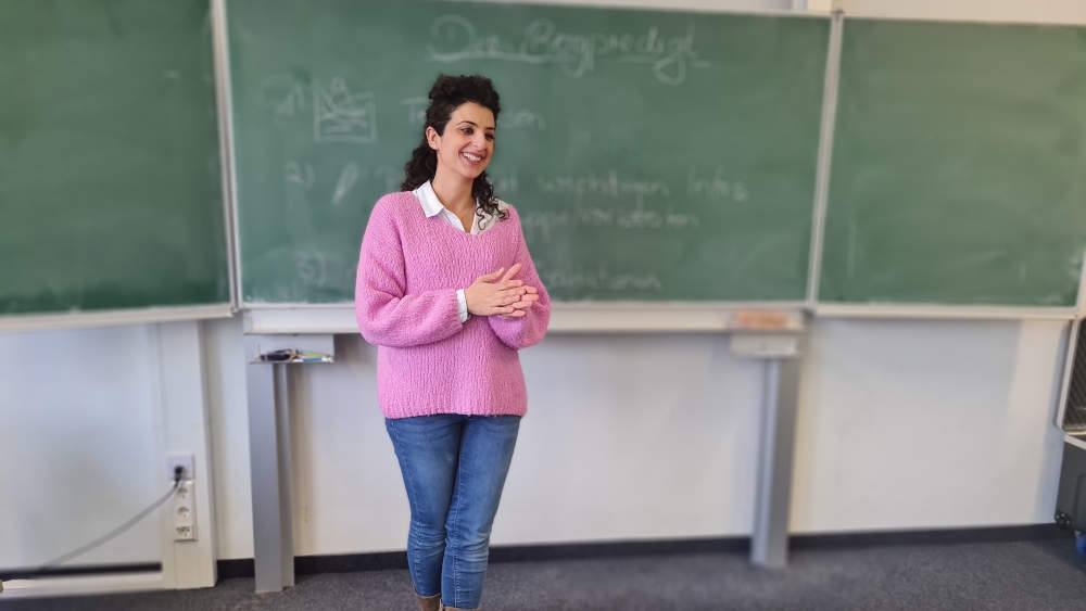Die Lehrerin Linda Kaplan unterrichtet syrisch-orthodoxen Religionsunterricht in Bietigheim