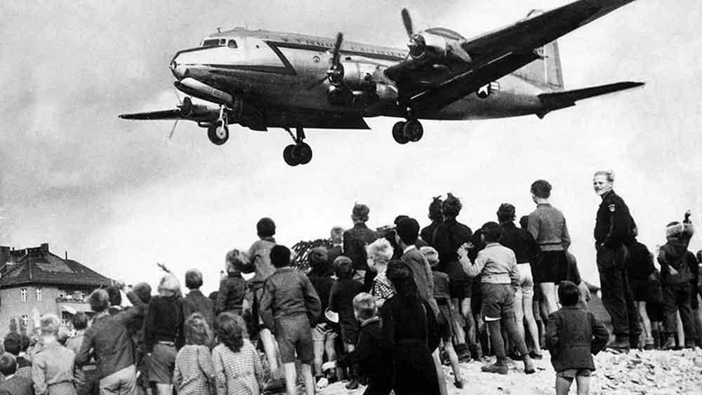 Ab 24. Juni 1948 wurde Berlin sechs Monate aus der Luft versprgt