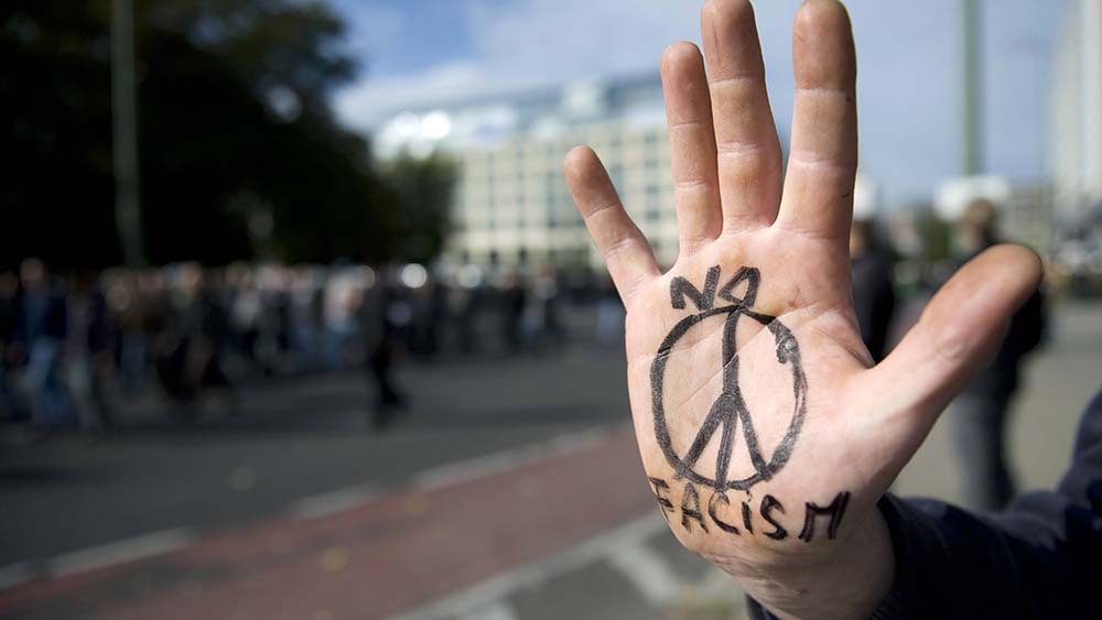 Mit einem Preis für Zivilcourage werden Initiativen gegen Rechtsradikalismus geehrt