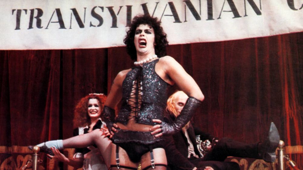 Tim Curry in der Rolle des „Doktor Frank N. Furter“ in The Rocky Horror Picture Show (1975)