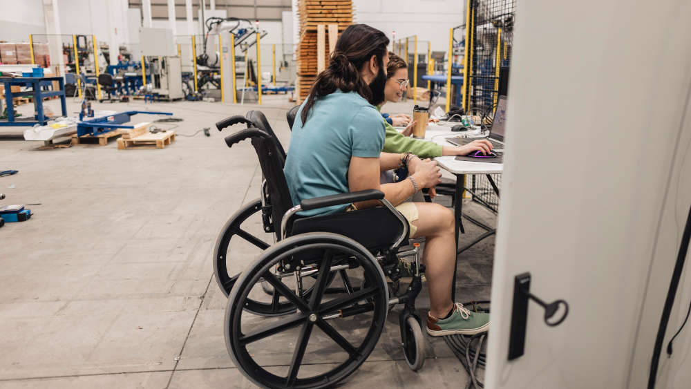Öffentliche und private Arbeitgeber sollten mindestens fünf Prozent ihrer Arbeitsplätze mit Schwerbehinderten besetzen