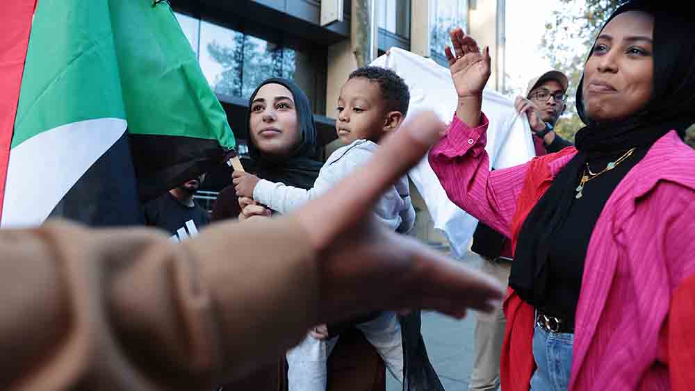 Weltweit demonstrieren die Menschen für Frieden im Sudan, hier im australischen Sydney