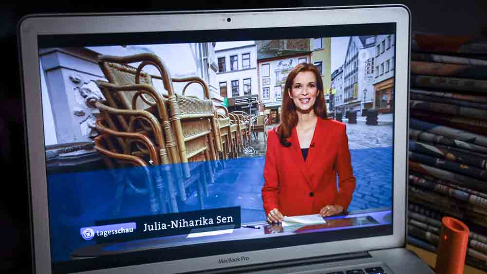 Auf dem Bildschirm eines Notebooks läuft die Tagesschau