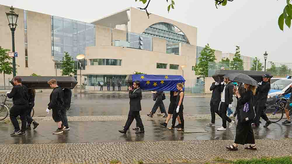 Image - Proteste gegen Asylkompromiss zum Weltflüchtlingstag