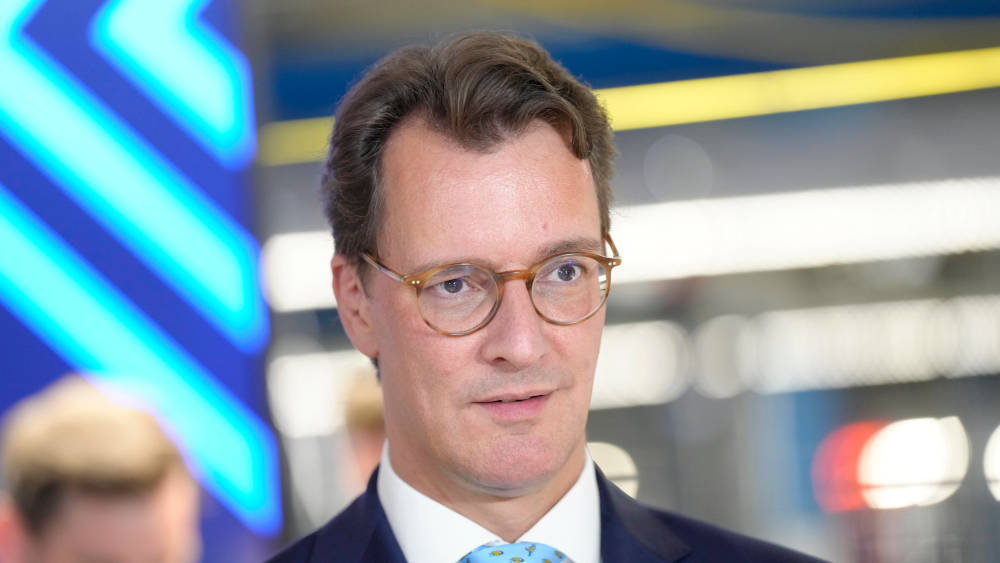 In einem Grußwort an GKP-Mitglieder unterstrich Ministerpräsident Wüst die Wichtigkeit von unabhängigen und kritischen Journalismus