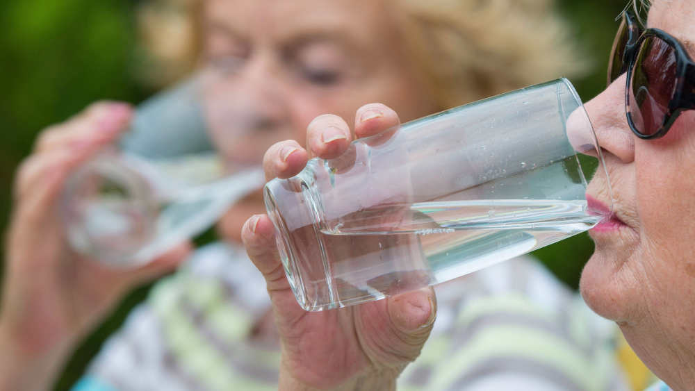 Die Krankenhausbehandlungen wegen Flüssigkeitsmangels haben sich den Angaben zufolge innerhalb von 20 Jahren mehr als verdoppelt