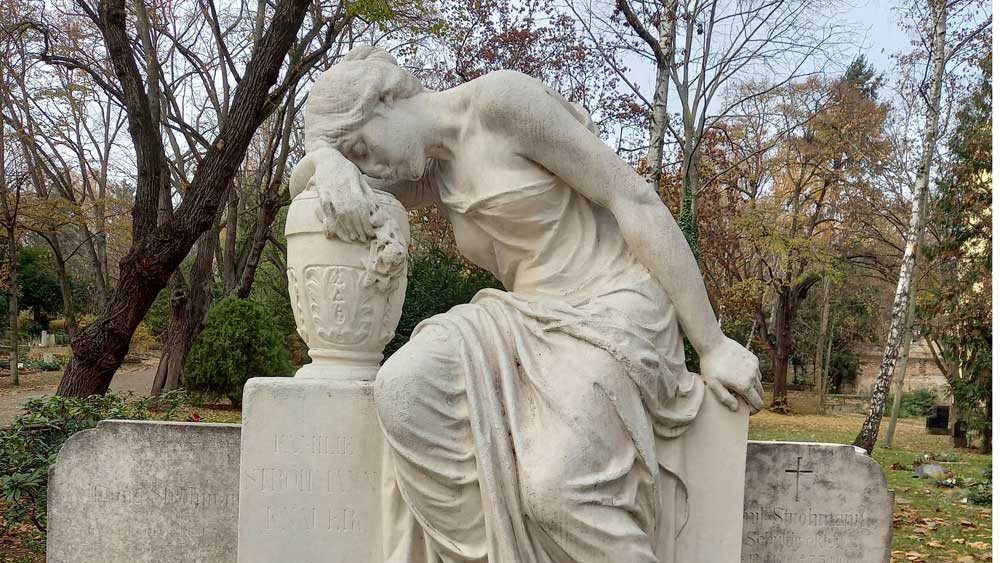 Grabskulptur Georgen Parochial Friedhof