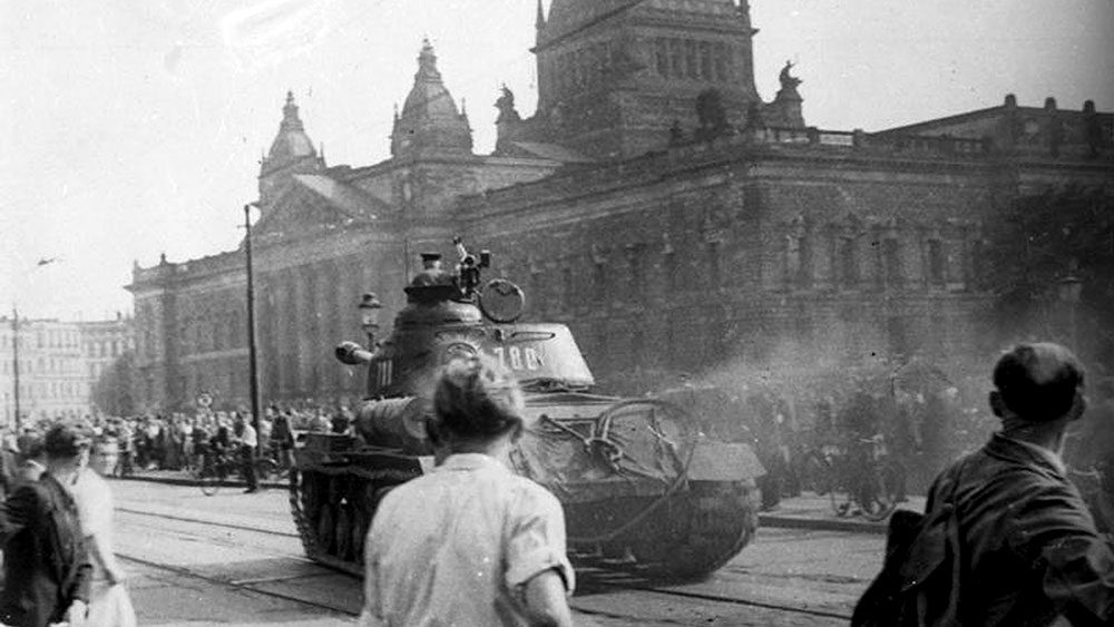 Russischer Panzer T 34 in der Leipziger Innenstadt am 17. Juni 1953