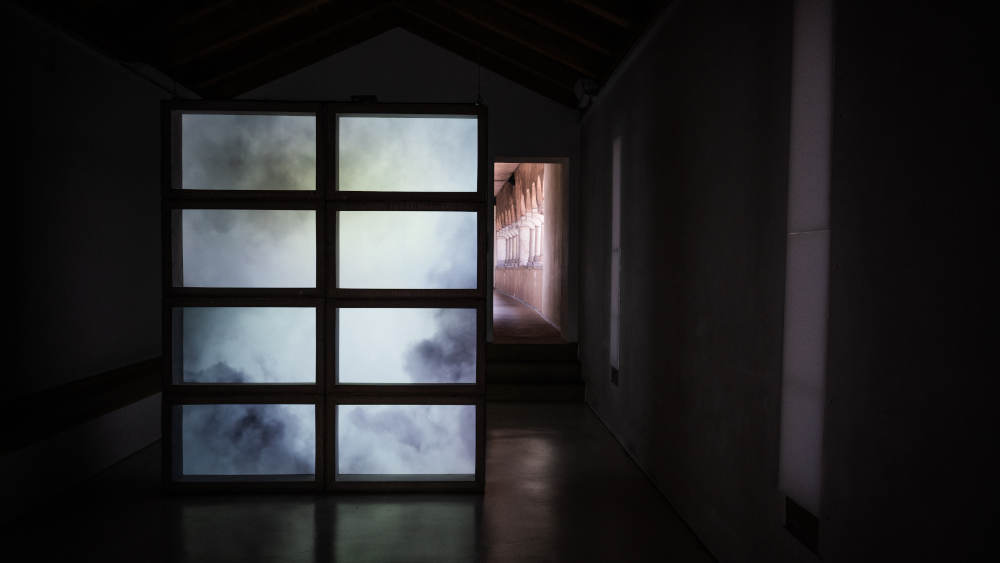 Skulpturale Video-Soundinstallation der Künstlerin Lisa Kohl 