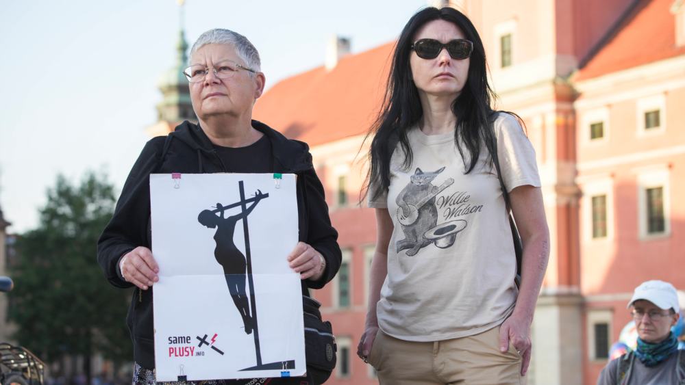 Protest gegen das Abtreibungsgesetz in Warschau nach dem Tod einer schwangeren Frau