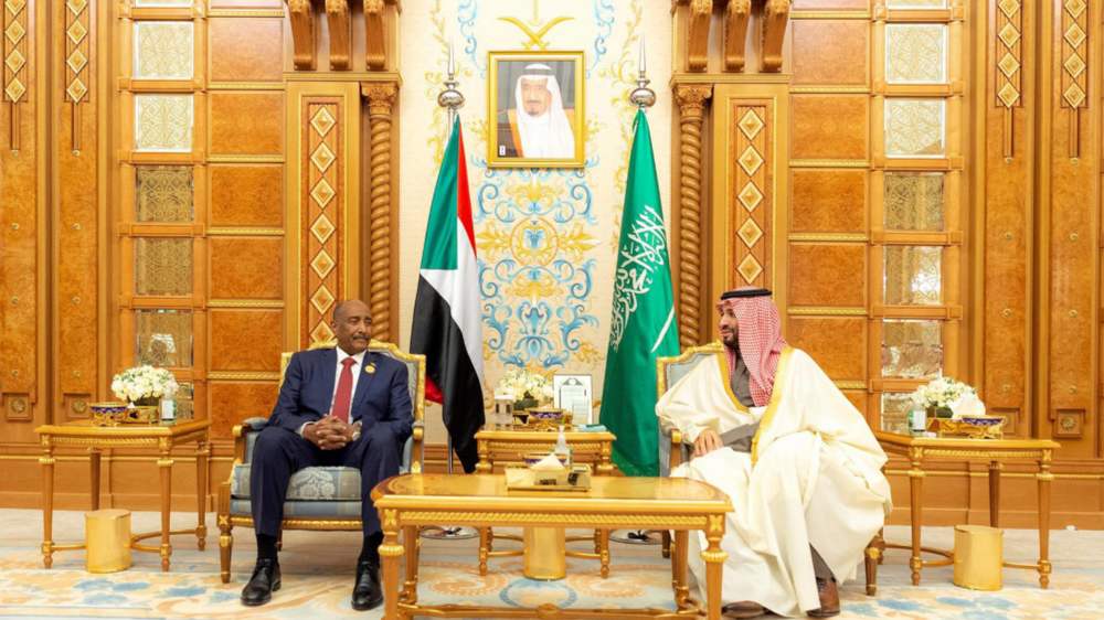 Sudans Armeeführer Abdel Fattah al-Burhan zu Gast bei Saudi-Arabien Kronprinz Mohammed bin Salman (Dezember 2022)