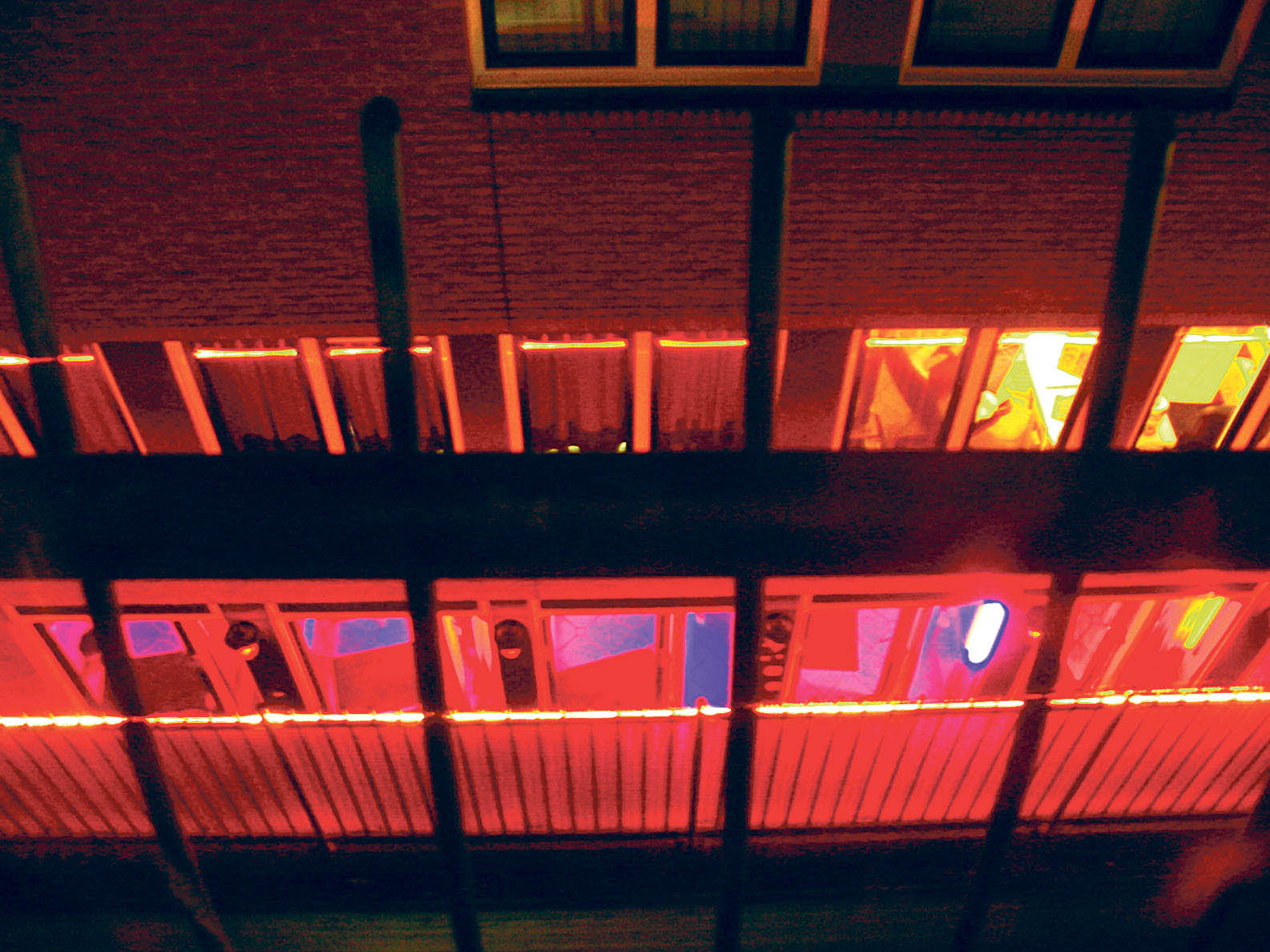 Image - Hinter der Rotlicht-Fassade ist‘s kalt