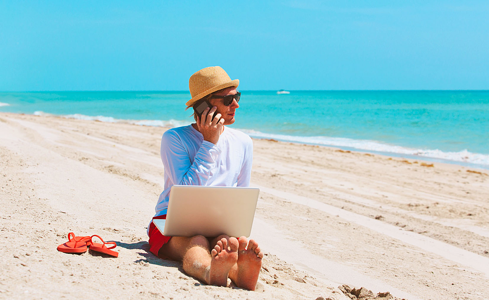 Urlaub ist zur Erholung gedacht. Abschalten gelingt besser, wenn der Laptop zuhause bleibt und nicht jedes Telefonat angenommen wird