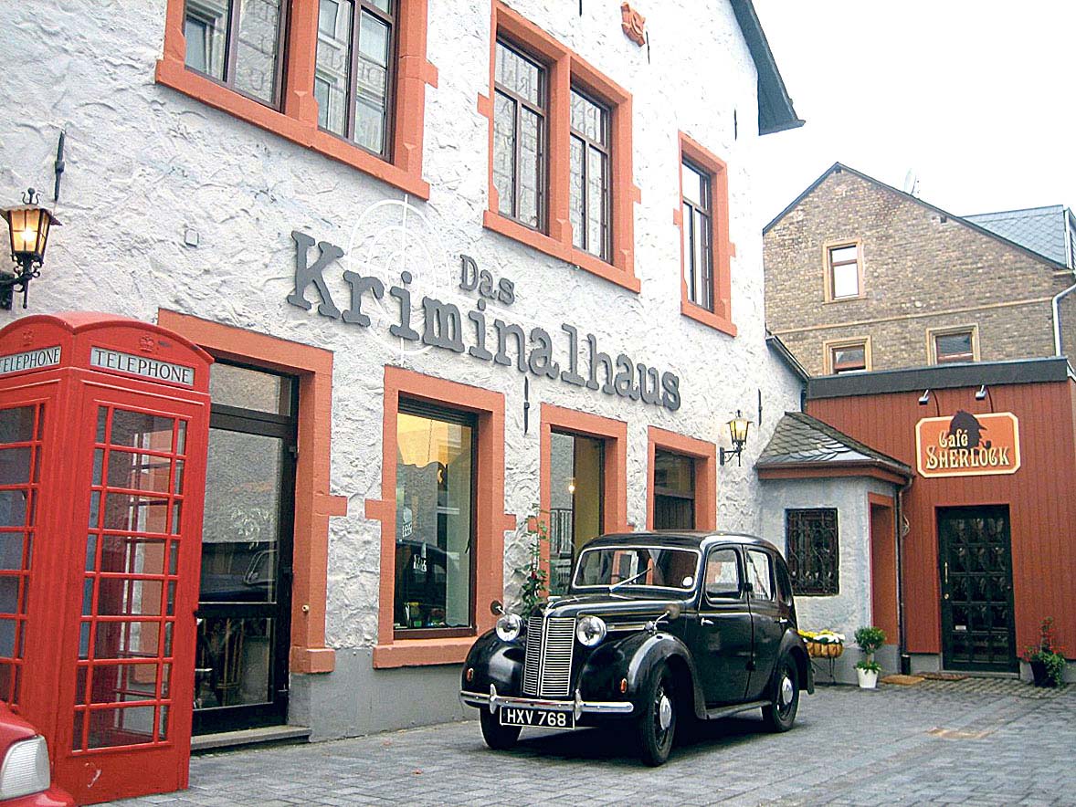 Image - Bei Kaffee Mord – gerne im Sessel