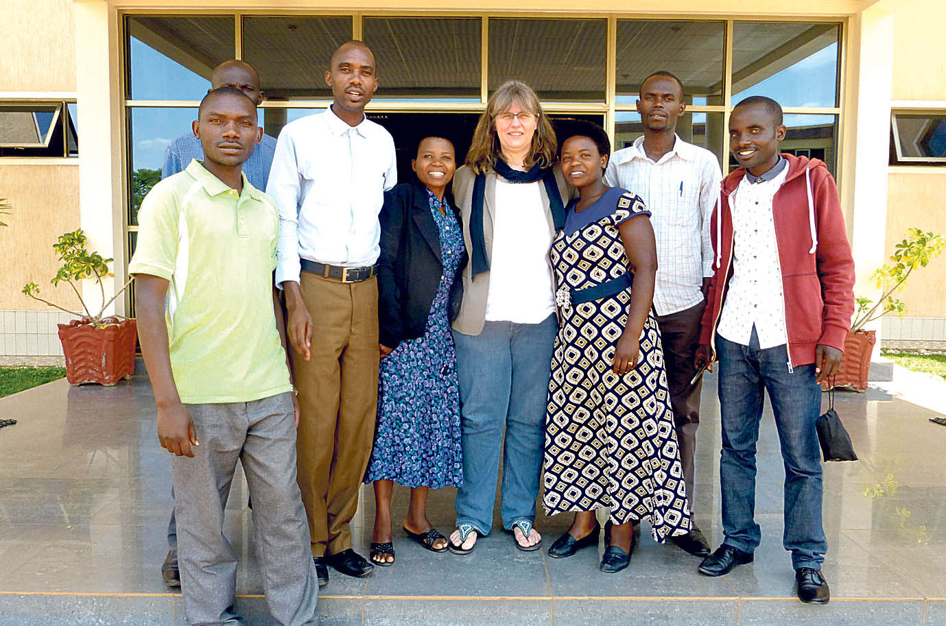 Image - Mit Talar und Harke nach Harare