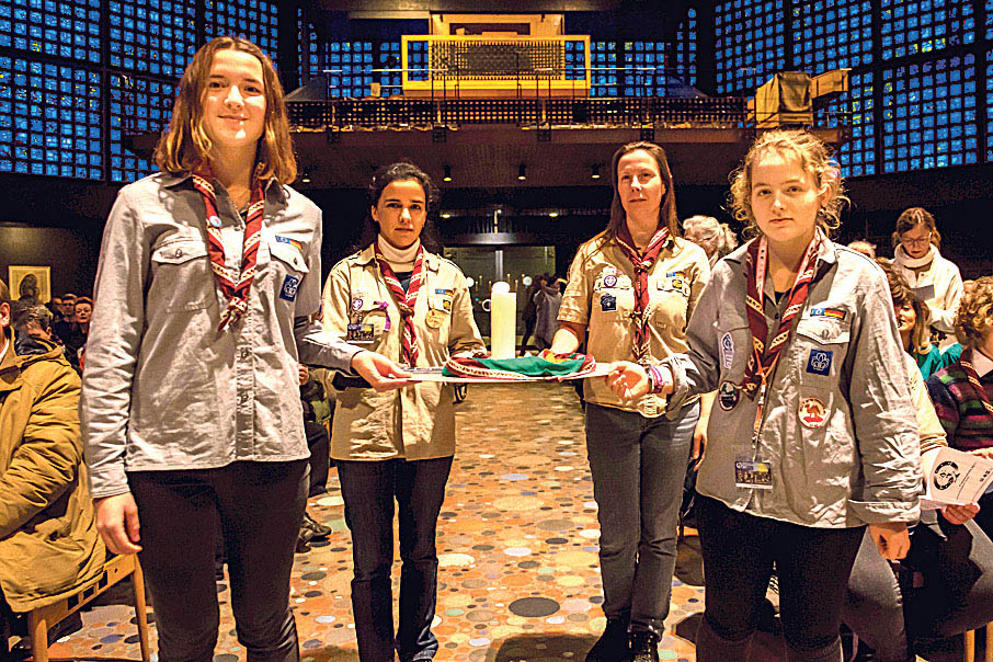 Image - Friedenslicht aus Bethlehem am Berliner Breitscheidplatz angekommen