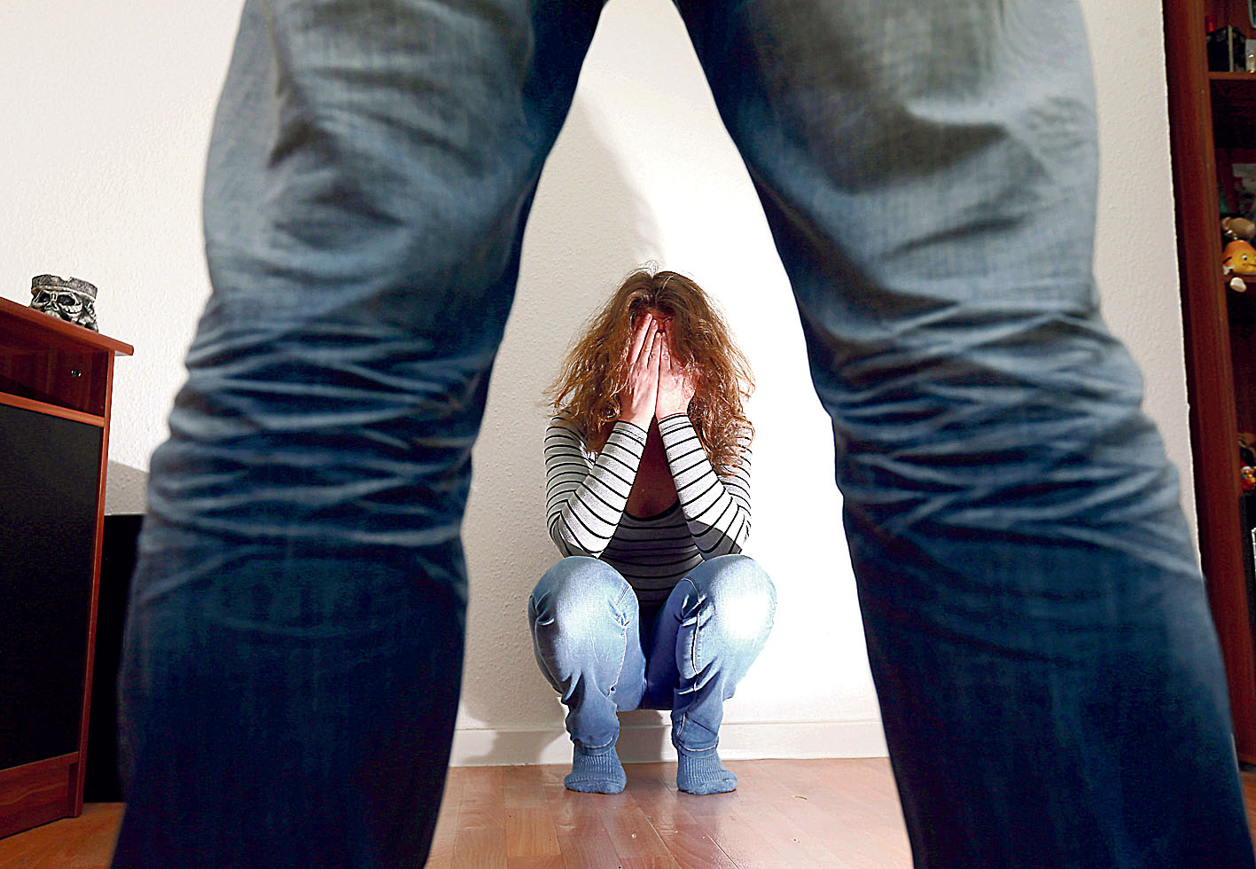 Häusliche Gewalt, wie auf diesem Foto nachgestellt, erleben viele Frauen