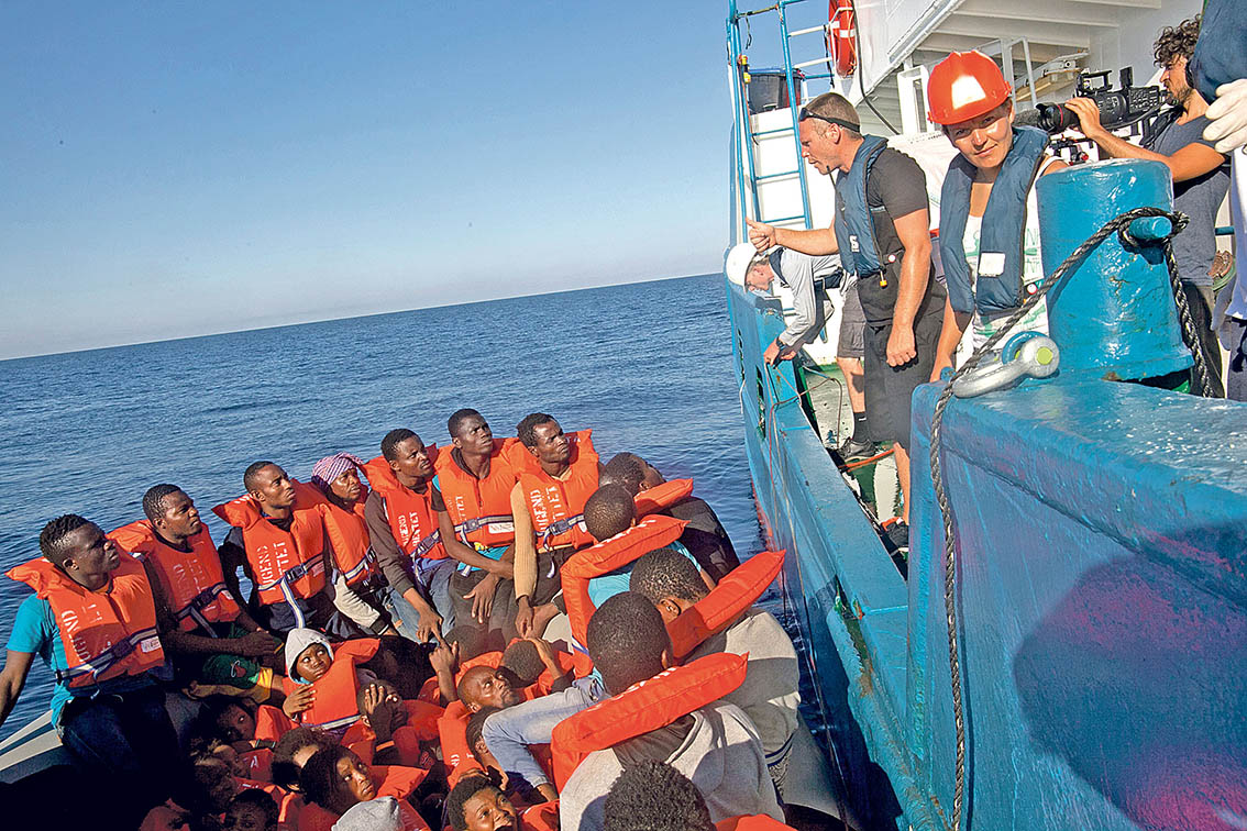 Image - Erst retten, dann fragen