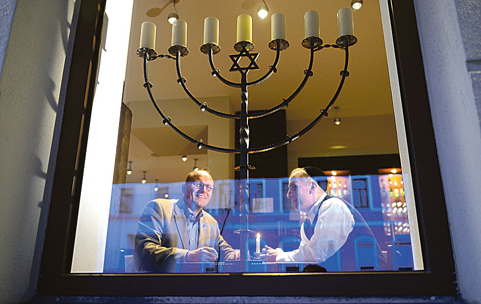 Image - Parallelen ziehen erlaubt