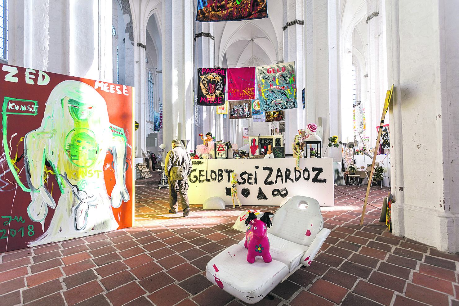 Image - Da steht ‘ne knallrote Gummi-Kuh