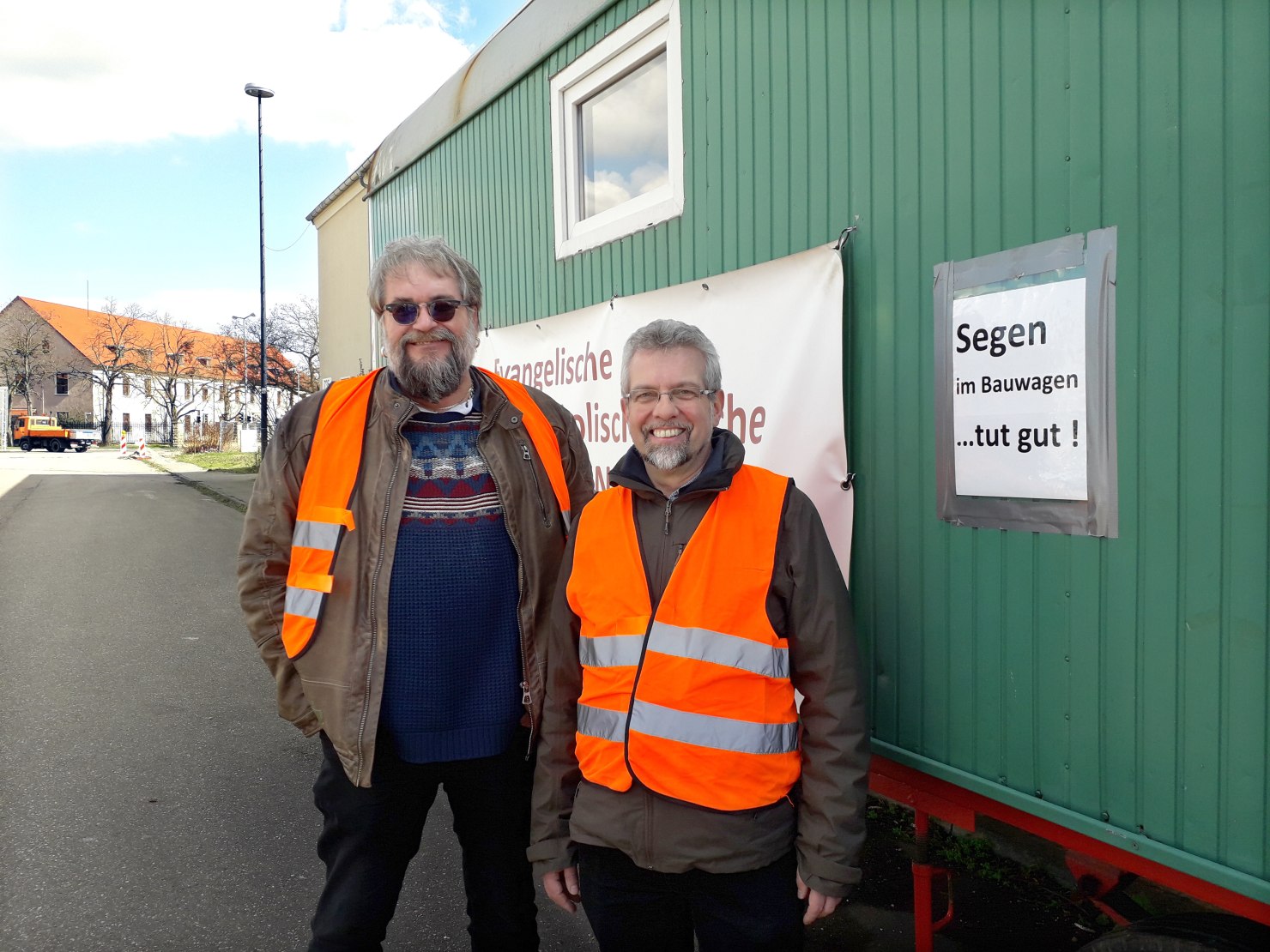 Image - «Gott ist übrigens schon da»