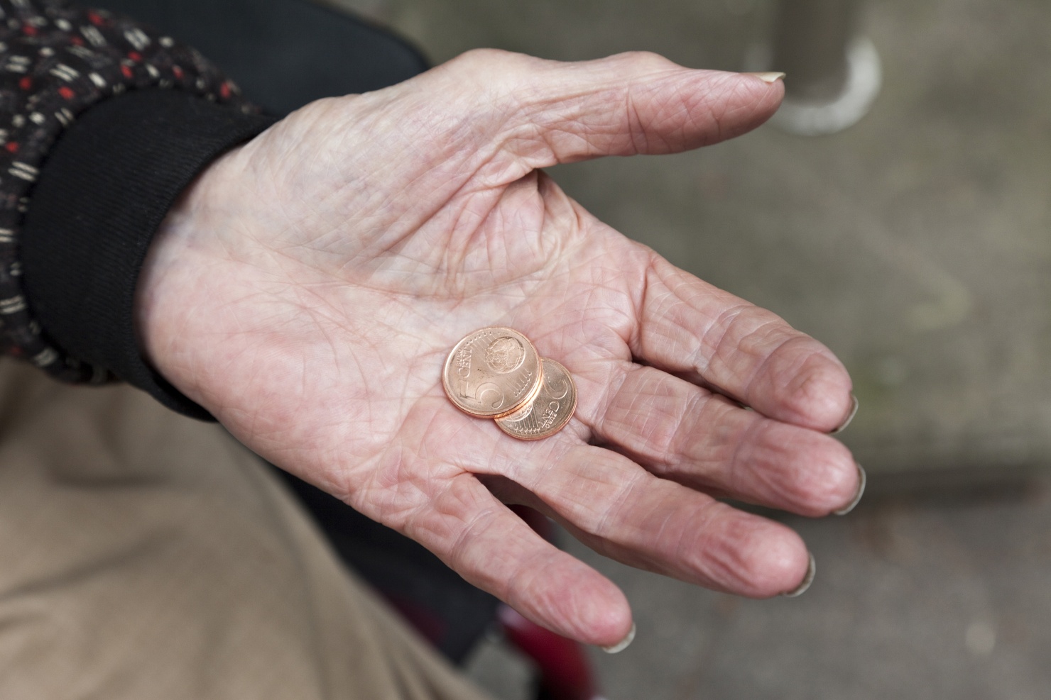 17,7 Millionen Menschen in Deutschland waren 2023 von Armut betroffen