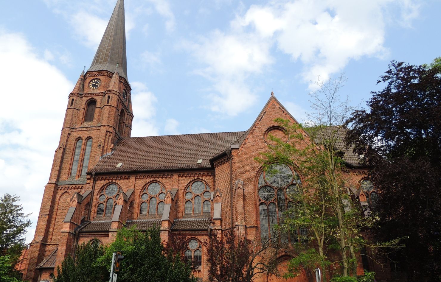 Image - Pastor verliert Wette und klettert Kirchturm hinauf