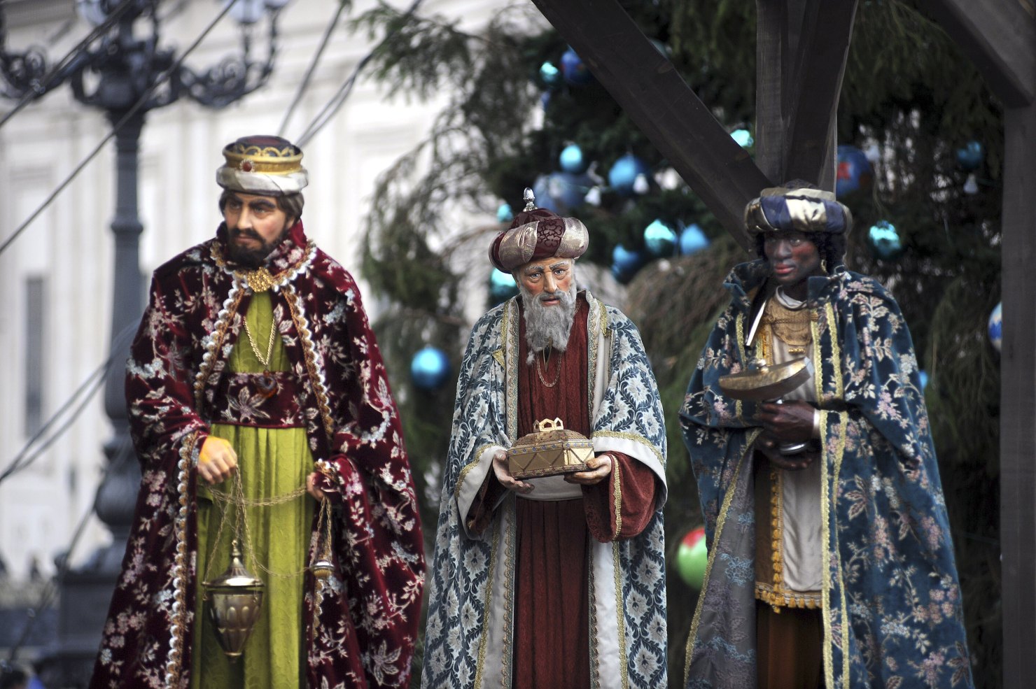 Image - Politaktivisten entfernen Figuren aus Weihnachtskrippen