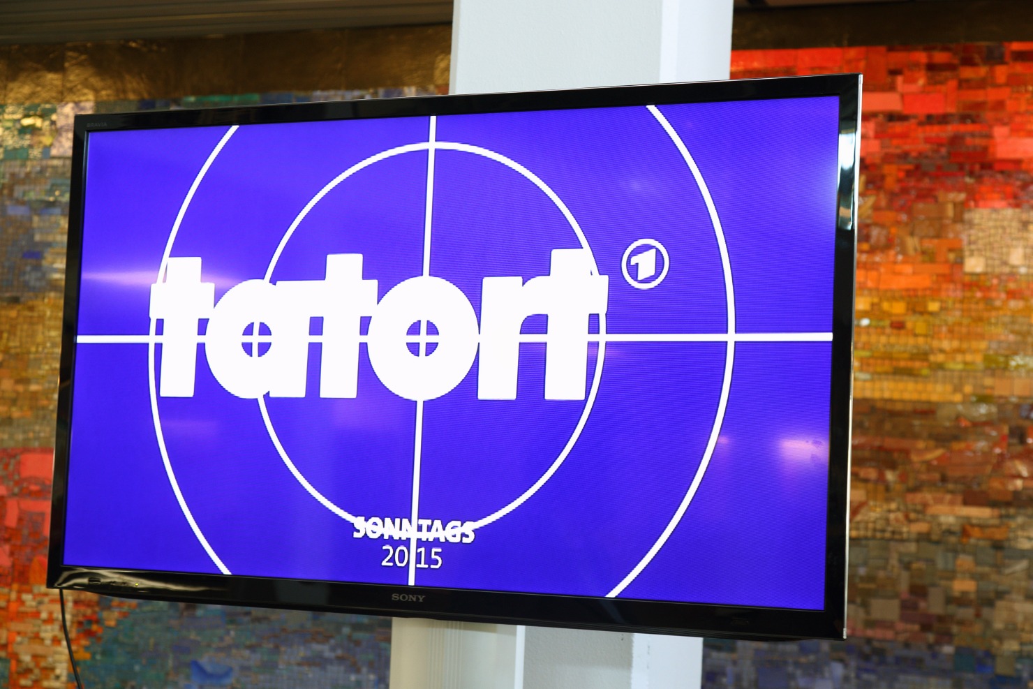 Image - Mit «Tatort»-Kuschelkissen am Fernsehlagerfeuer