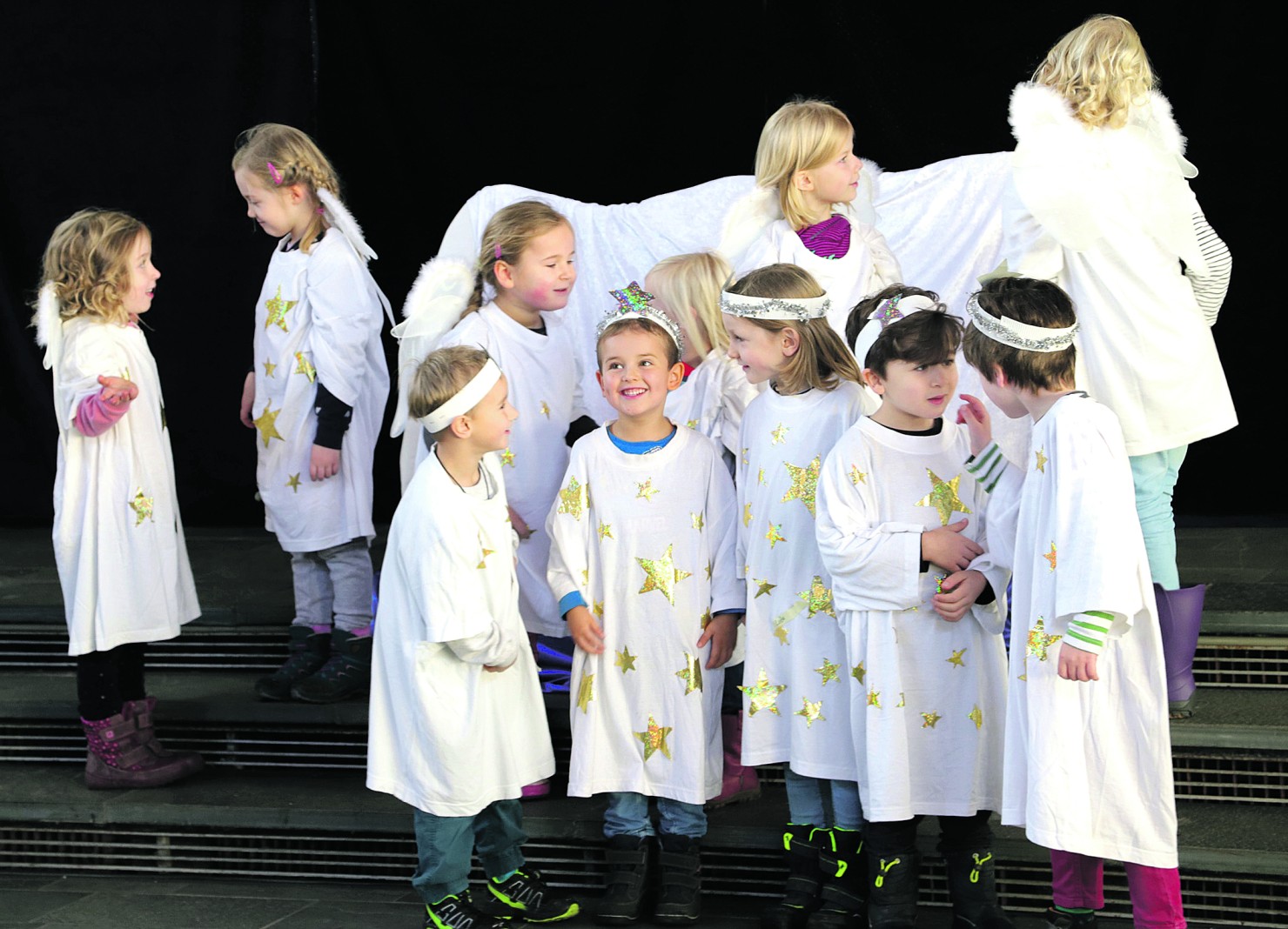 Image - Die Kleinen flüstern über Christi Geburt