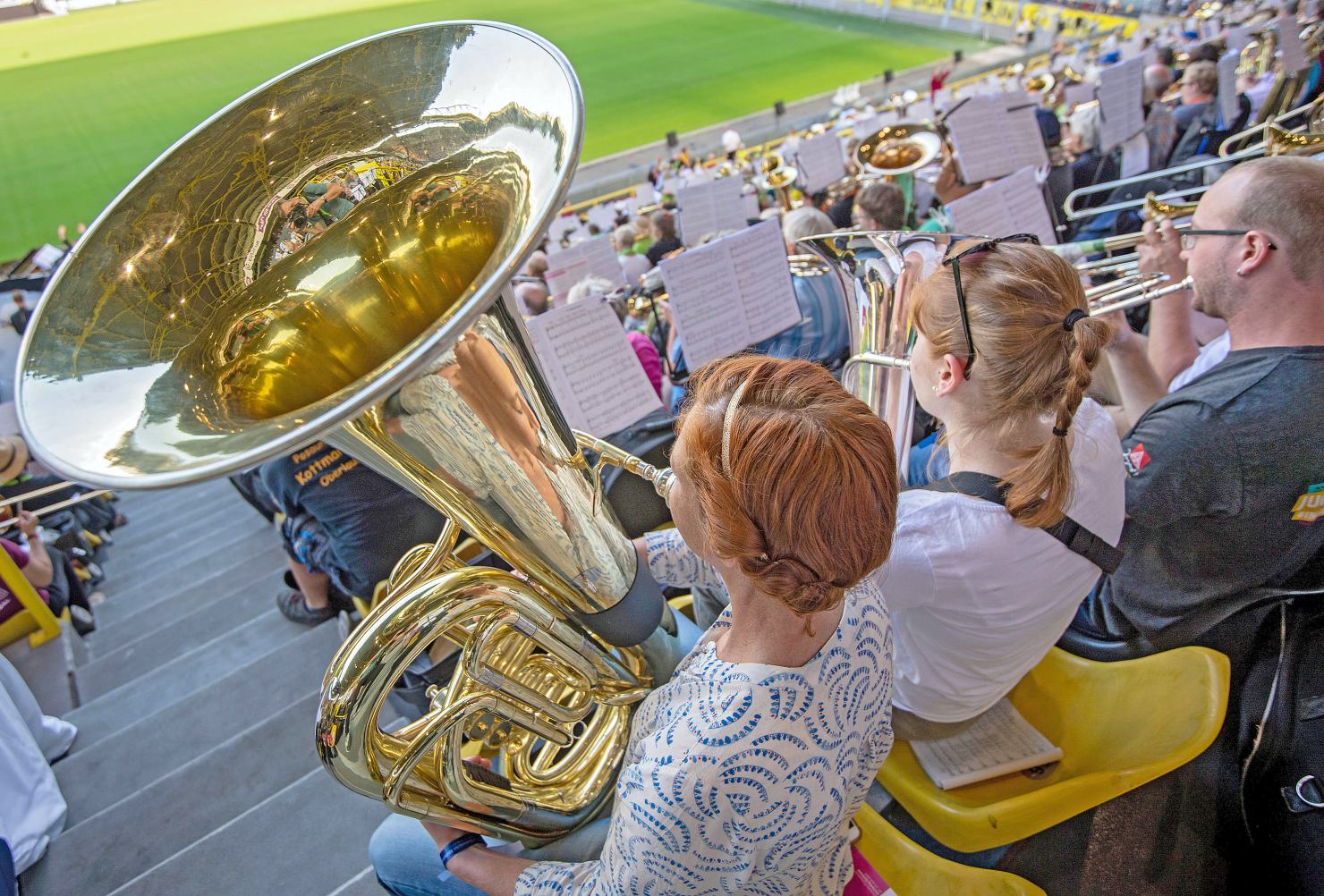 Image - Die Fanfare auf dem Klopapier
