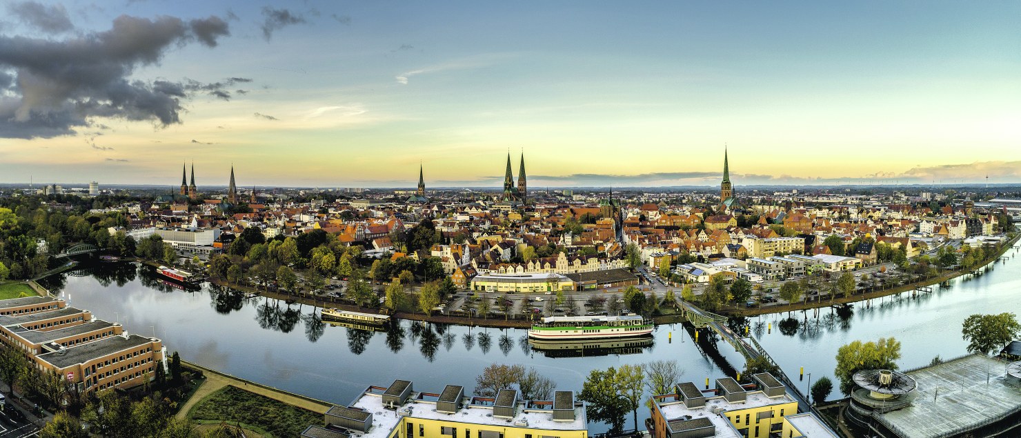 Image - Kanäle, Kirchen, Kletterrosen