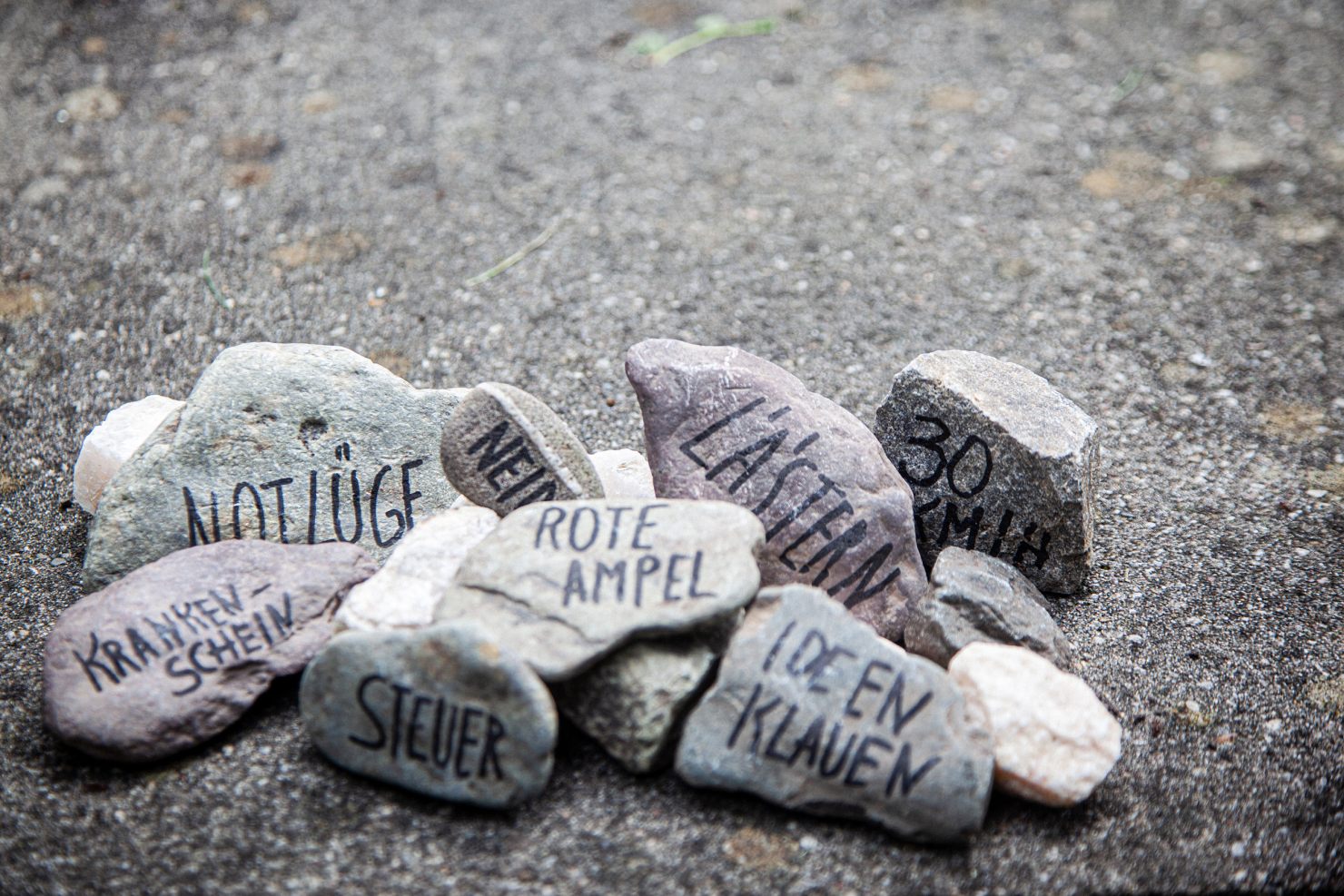 Image - Lasst die Steine liegen