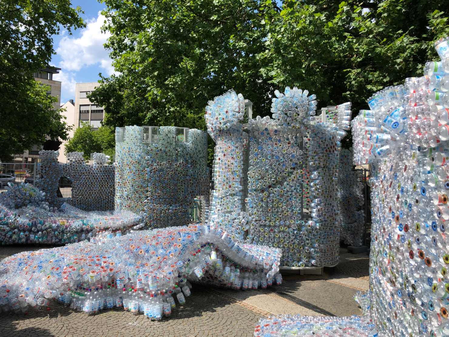 Image - Rund 40.000 leere Pfandflaschen lenken Blick auf Obdachlosigkeit