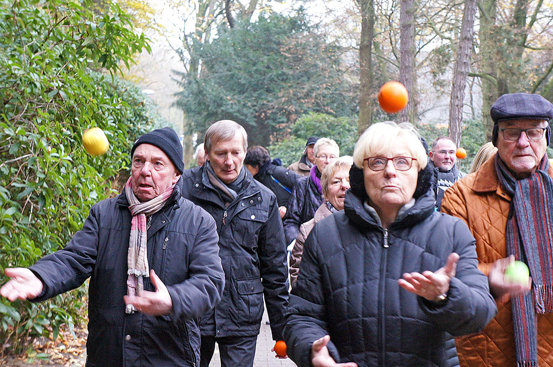 Image - Am Ball bleiben – auch im Alter