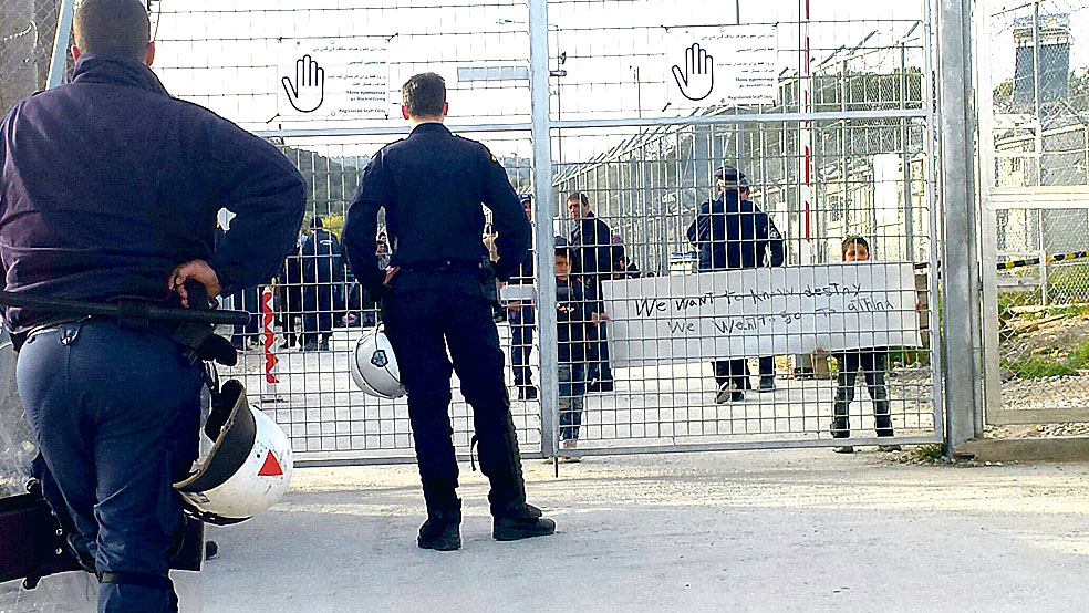 Image - Wo Flüchtlinge wie Gefangene behandelt werden