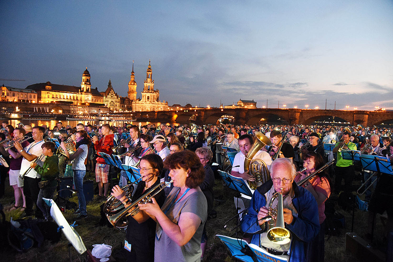 Image - Unter der Bläserglocke vereint