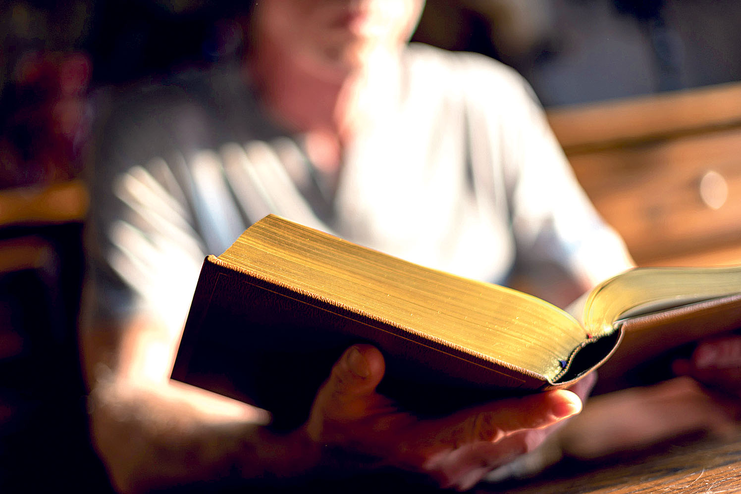 Image - Aufschlag für die Bibel