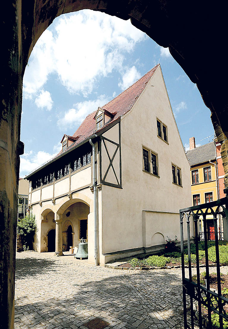 Image - Der kleine Martin spielte mit Murmeln