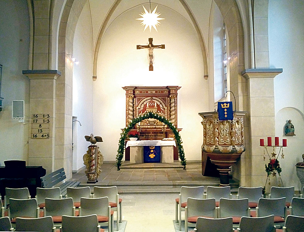 Image - Mannshoch und eisern – Bogen statt Kranz im Advent