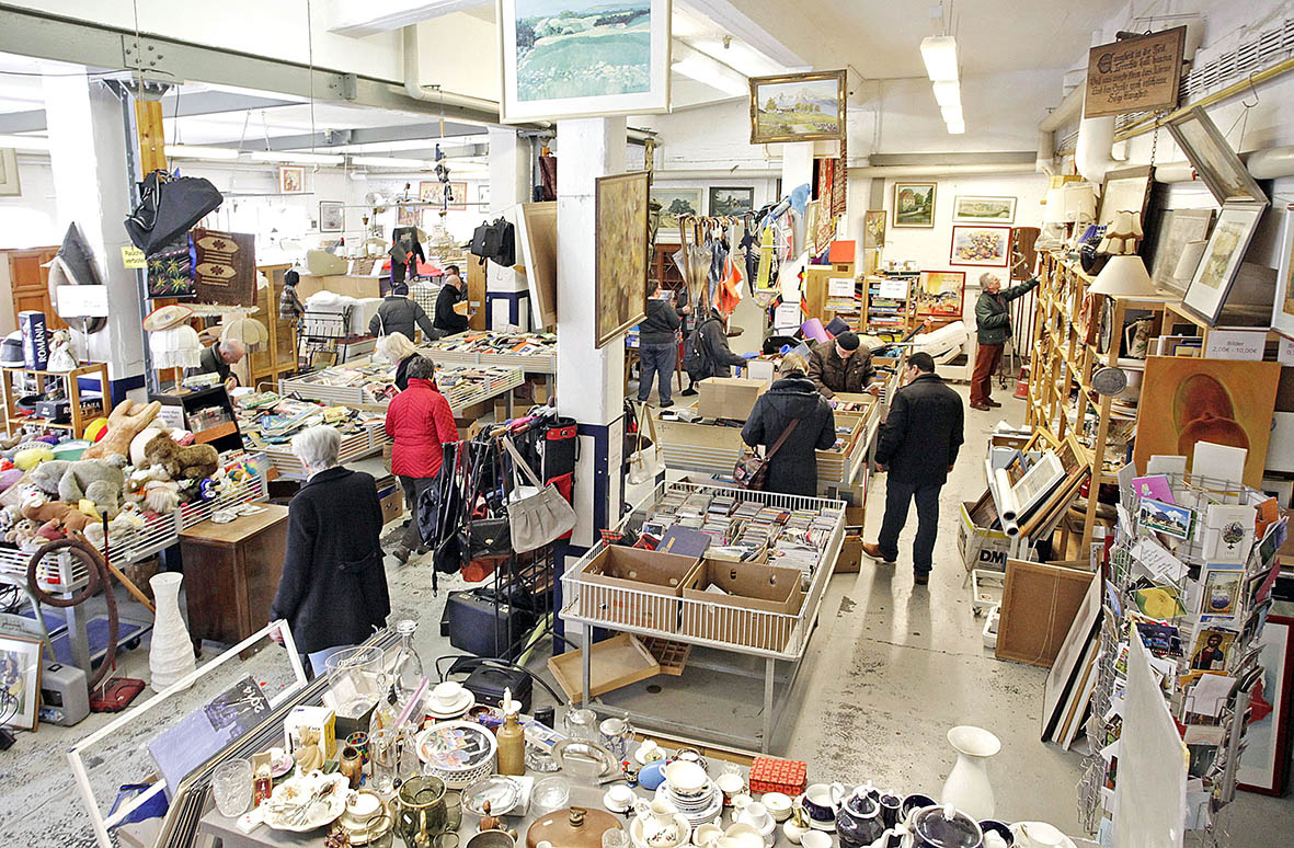 Image - „Sammelt die übrigen Brocken…“