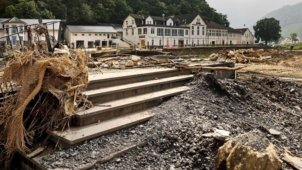 Zerstörte Infrastruktur nach der Flutkatastrophe 2021 im Ahrtal