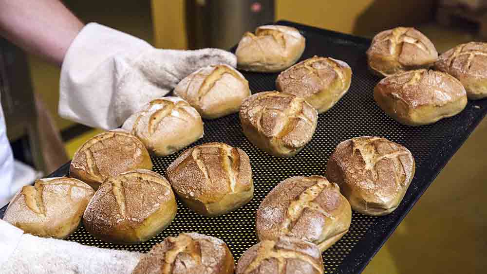 Seit November 1996 dürfen Bäckereien auch sonntags frische Brötchen verkaufen