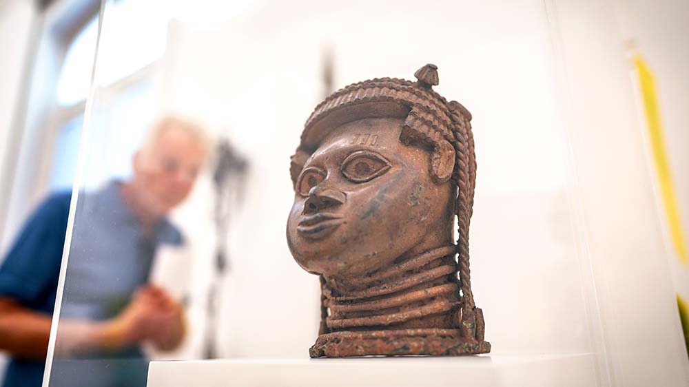 Das Weltkulturen Museum in Frankfurt am Main zeigt vom 20.7. - 24.9.223 die Ausstellung "Benin. Die Sammlung im Weltkulturen Museum Retrospektive".