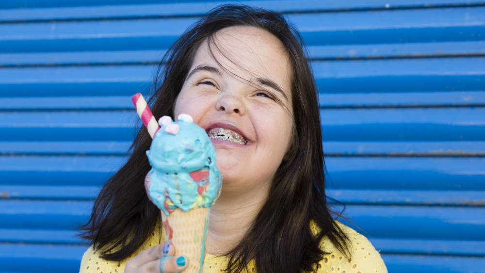 Bei Menschen mit Trisomie 21 (Down-Syndrom) liegt das Chromosom 21 dreifach vor