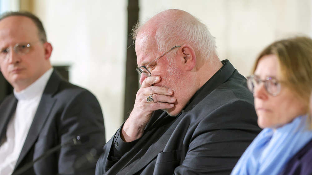 Generalvikar Christoph Klingan, Erzbischof Kardinal Reinhard Marx und Stephanie Herrmann, Amtschefin des Erzbischoeflichen Ordinariats (v. l.)