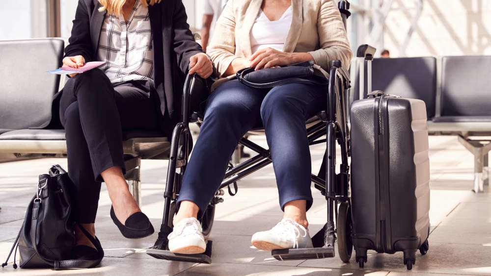 Ein Urteil bestätigt den Vorrang für Rollstuhlfahrer bei Ein- und Ausstieg im Flugzeug