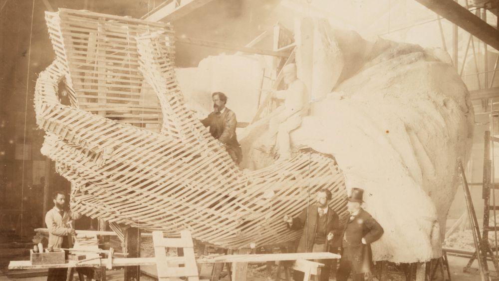 Architekt Frédéric-Auguste Bartholdi während der Konstruktion der Freiheitsstatue in Paris